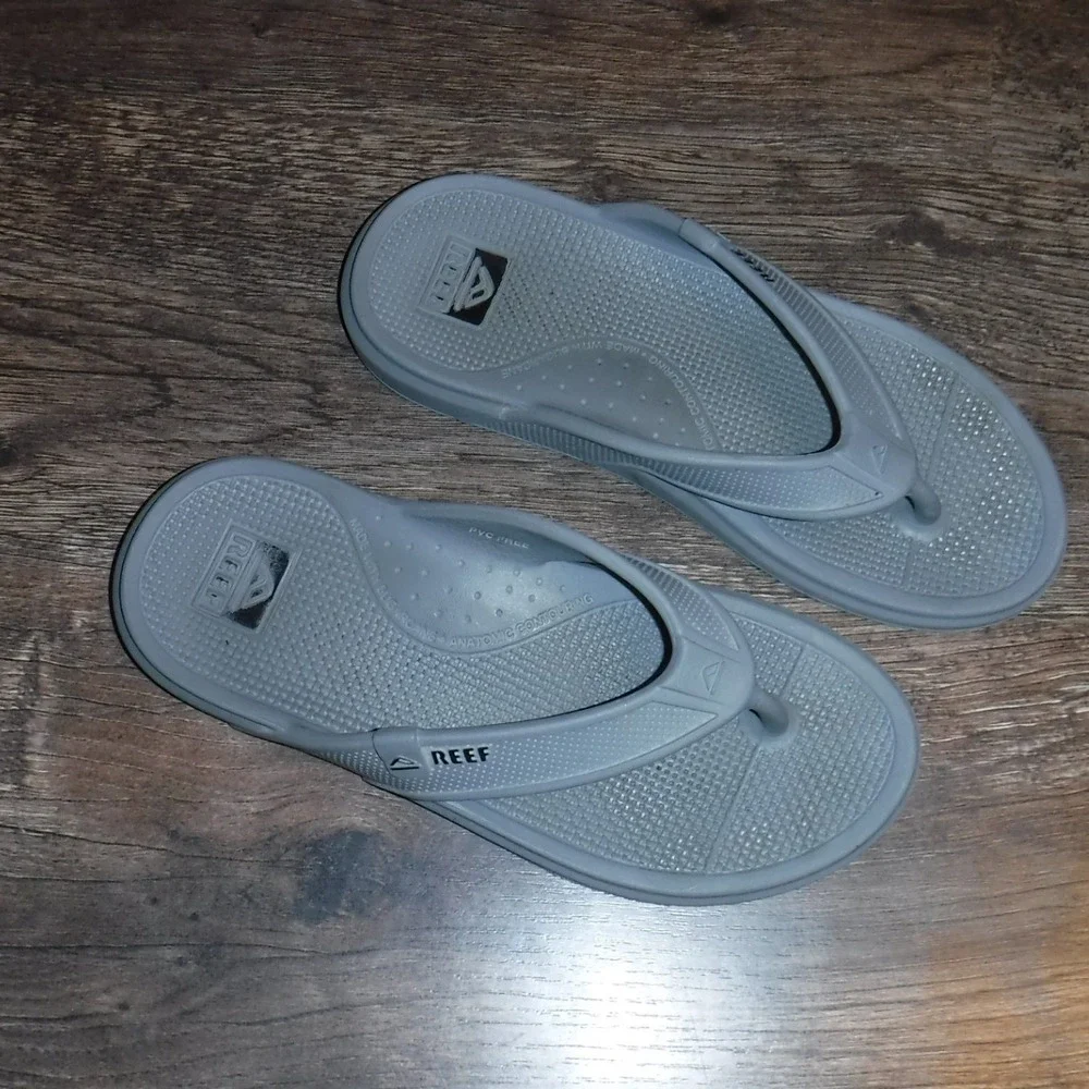 Reef Men's Gray Flip Flops Sandals USA 9‎ Beach Pool Casual Summer Shoes